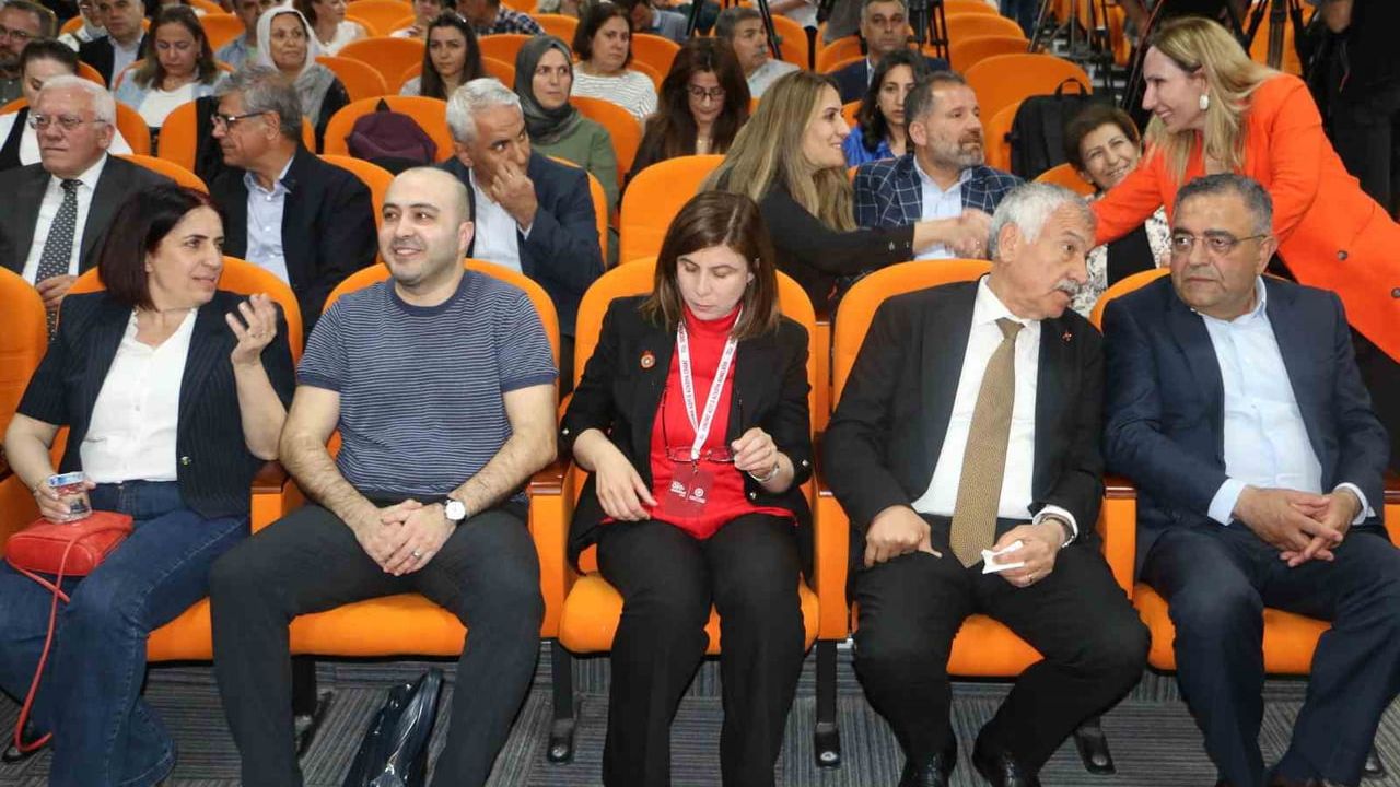 Diyarbakır'da Toplumsal Barış ve Özgürlük Forumu başladı: Yerel yönetimler ve demokratik çözüm öne çıktı