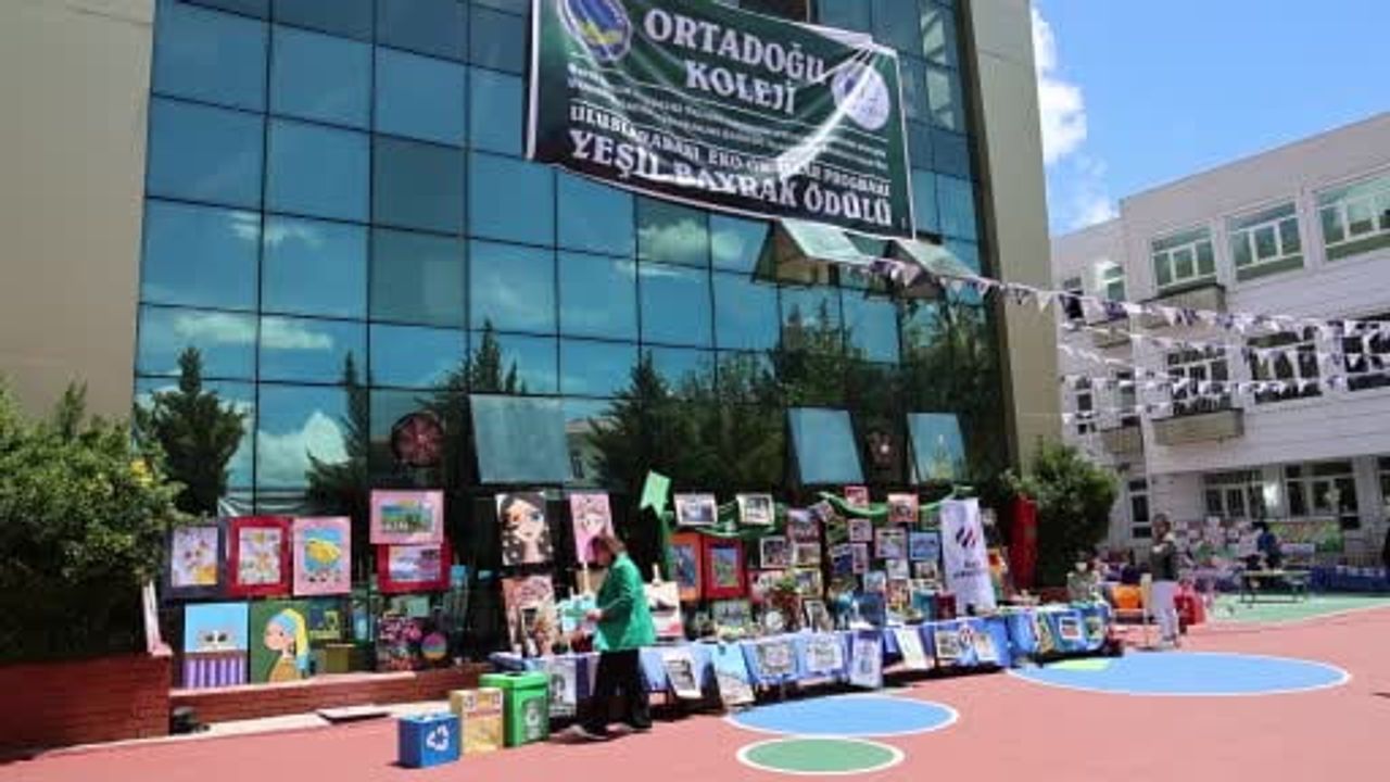 Diyarbakır Kolejinde 'Bilim, Kültür, Sanat ile Eko Okullar Şenliği'nde Öğrenciler Projelerini Sergiledi