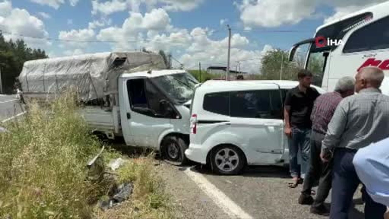 Diyarbakır-Silvan kara yolunda çarpışma: 1’i ağır 4 yaralı