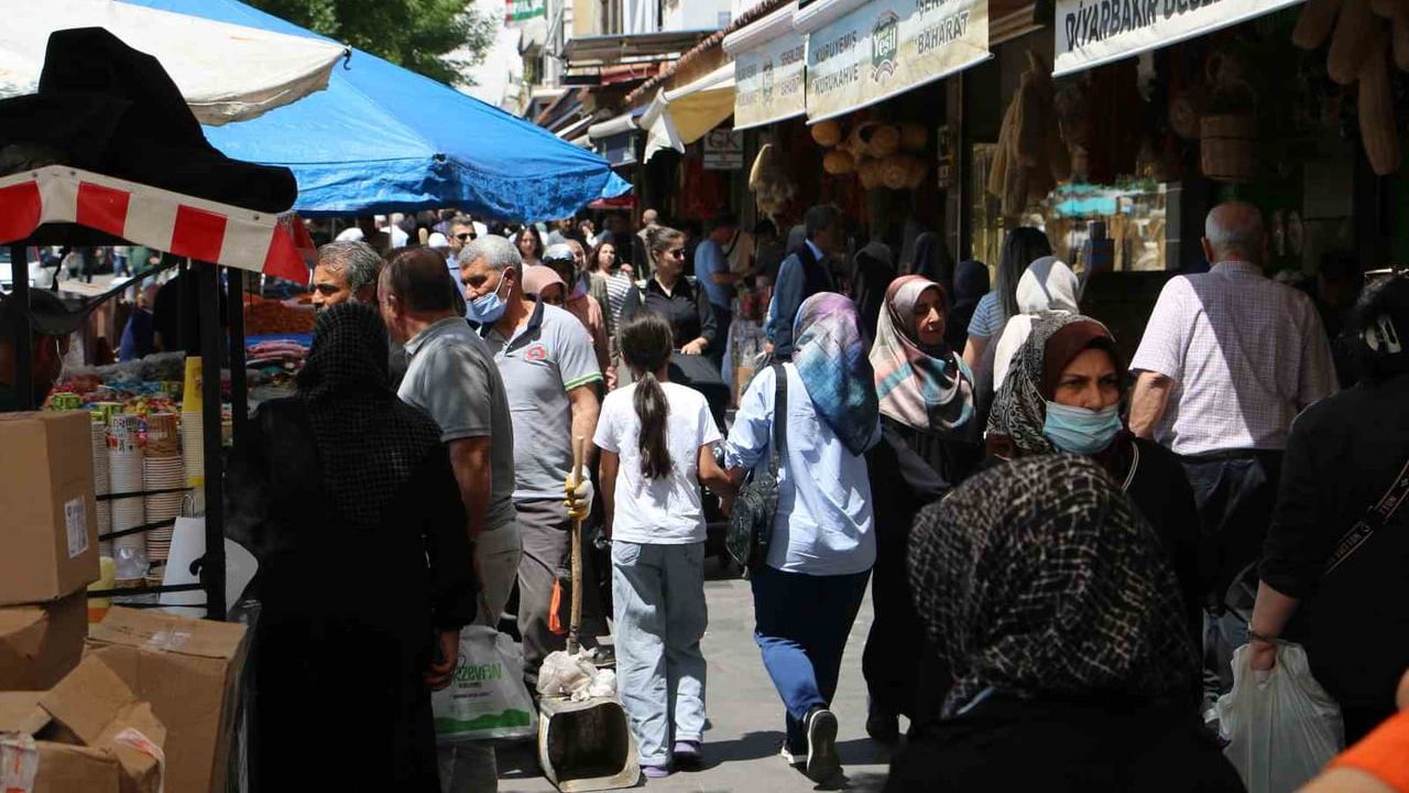Diyarbakır Sur'da Kurban Bayramı Alışverişi Hareketlendi, Esnaf Son Güne Hazırlanıyor