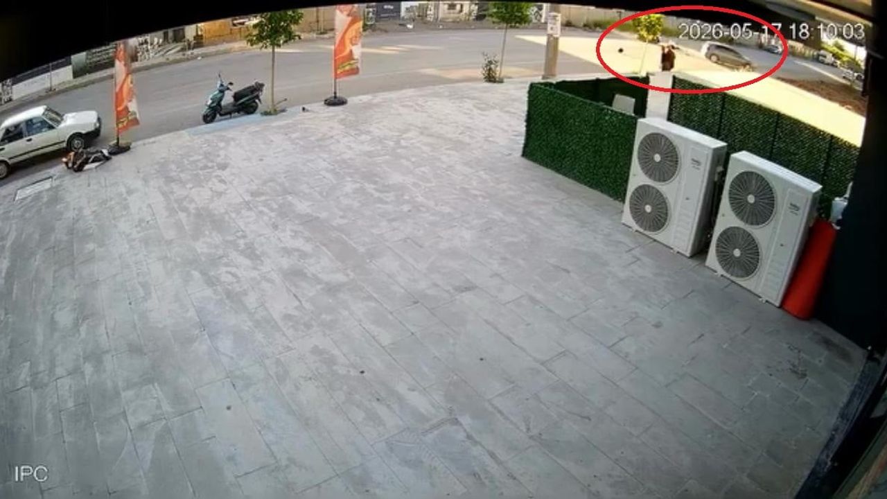 Diyarbakır Sur'da otomobil ile motosiklet çarpıştı: 1 yaralı, kaza anı kamerada