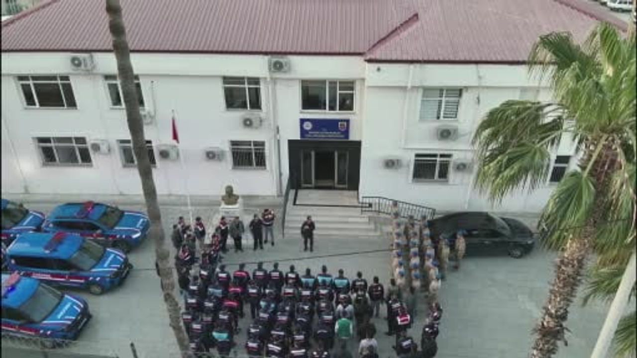 Diyarbakır ve Mersin'de jandarma operasyonu: 90 gözaltı, 87 tutuklama, 216 kg uyuşturucu