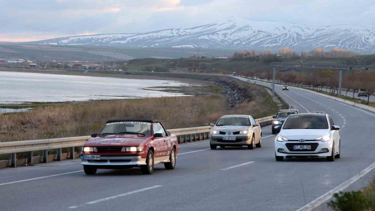 Doğu-Batı Dostluk ve İpek Yolu Rallisi Ahlat etabına ulaştı