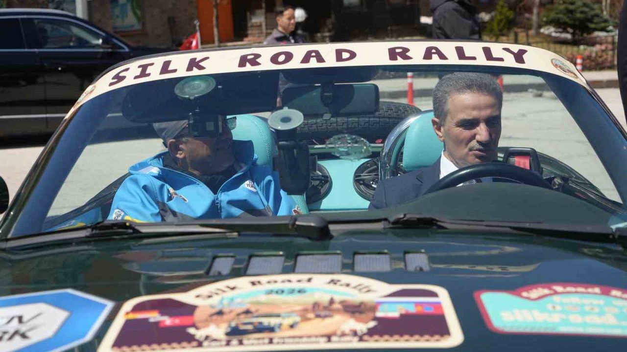 Doğu-Batı Dostluk ve İpek Yolu Rallisi Erzurum’dan Kars’a Hareket Etti