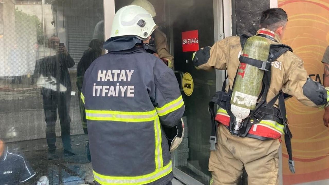 Dörtyol’da iş yeri yangını, HBB İtfaiye ekiplerinin müdahalesiyle büyümeden söndürüldü