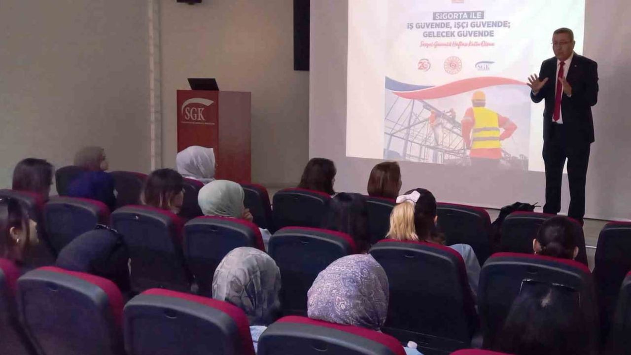 DPÜ Domaniç MYO öğrencileri SGK Kütahya İl Müdürlüğü'nü ziyaret etti