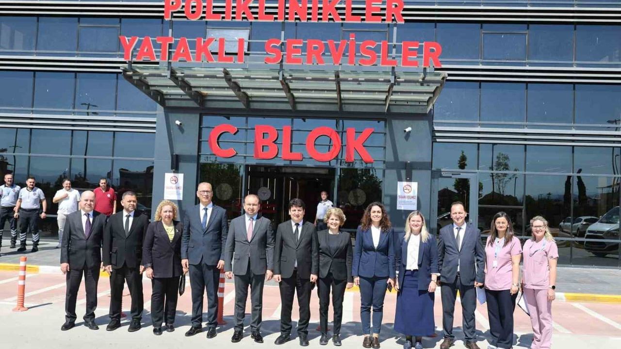Dr. Eser Şenkul'ün Kurban Bayramı ziyareti: Aydın Şehir Hastanesi'nde hastalar ve sağlık personeliyle buluşma