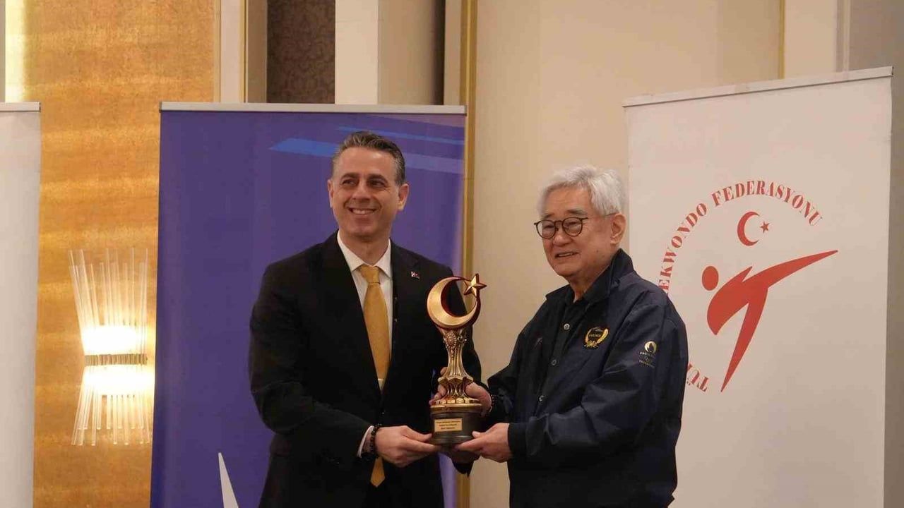 Dünya Taekwondo Federasyonu Başkanı Chungwon Choue İstanbul'da: 29 ülkeden 98 hakem seminerde