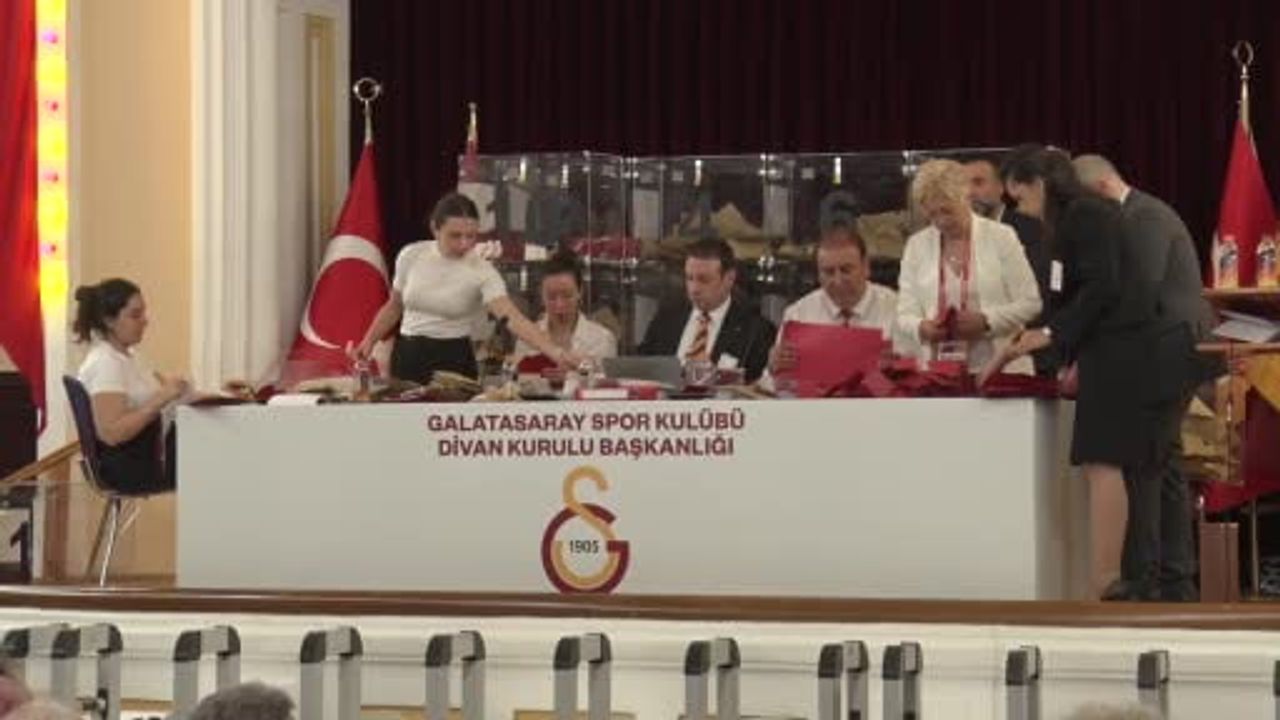 Dursun Özbek yeniden başkan seçildi: "Hiç durmadan çalışacağız"