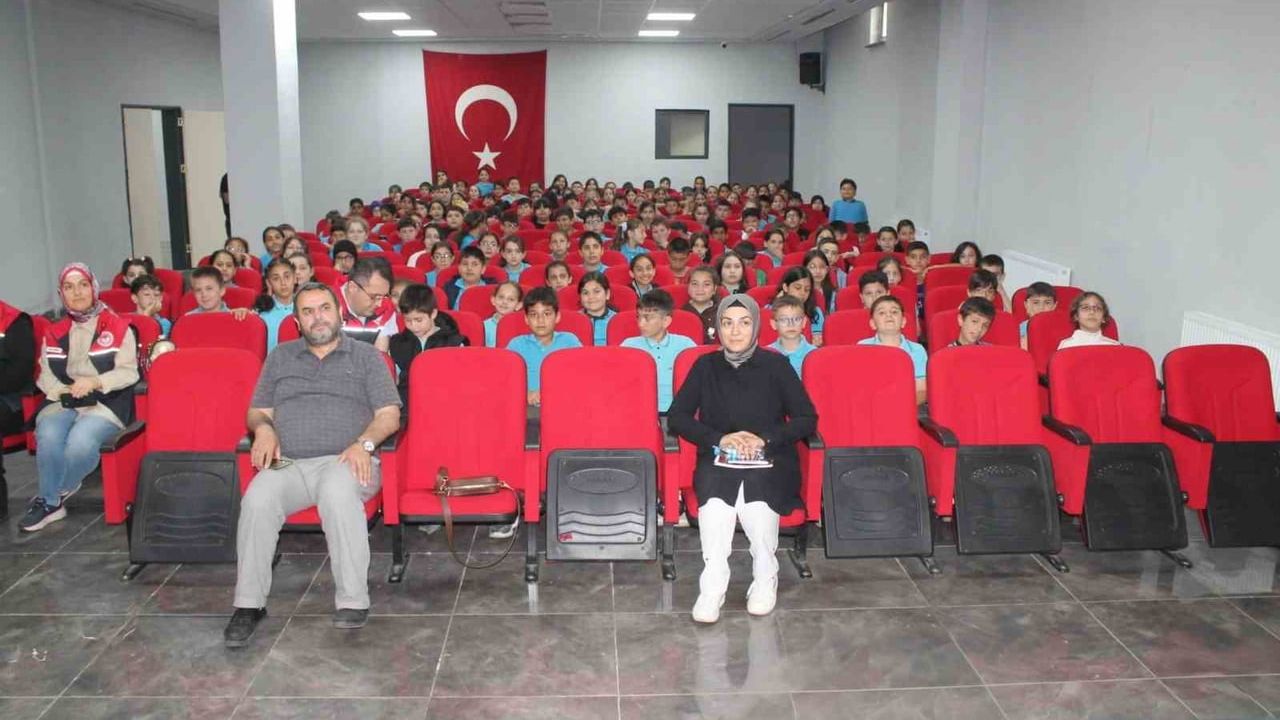 Düzce Azmimilli İlkokulu'nda öğrencilere sağlıklı gıda ve sürdürülebilir balıkçılık eğitimi verildi