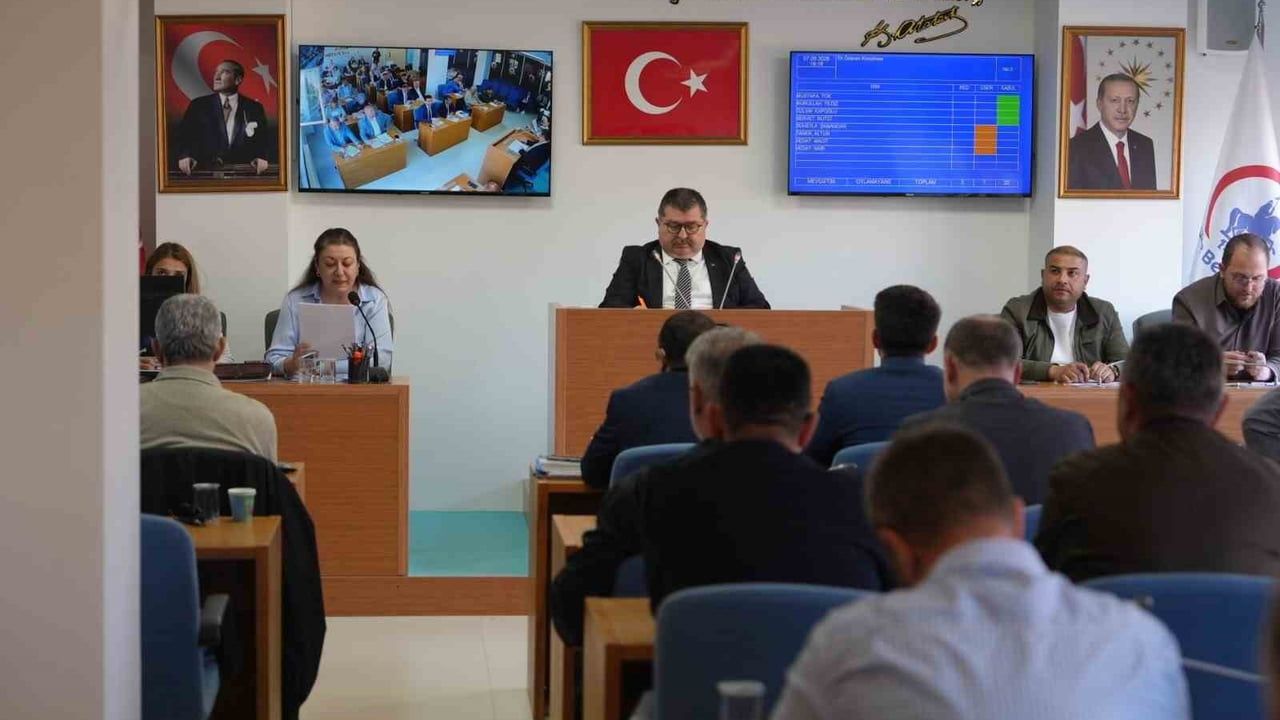 Düzce Belediye Meclisi mayos toplantısında toplu taşıma tarifeleri ve taksi çalışma hakkı kararı