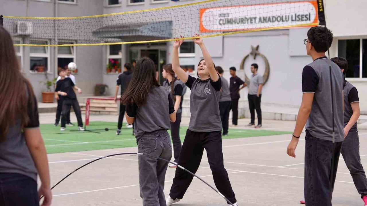Düzce Belediyesi 'Hareket Okulumda' projesi Cumhuriyet Anadolu Lisesi'nde