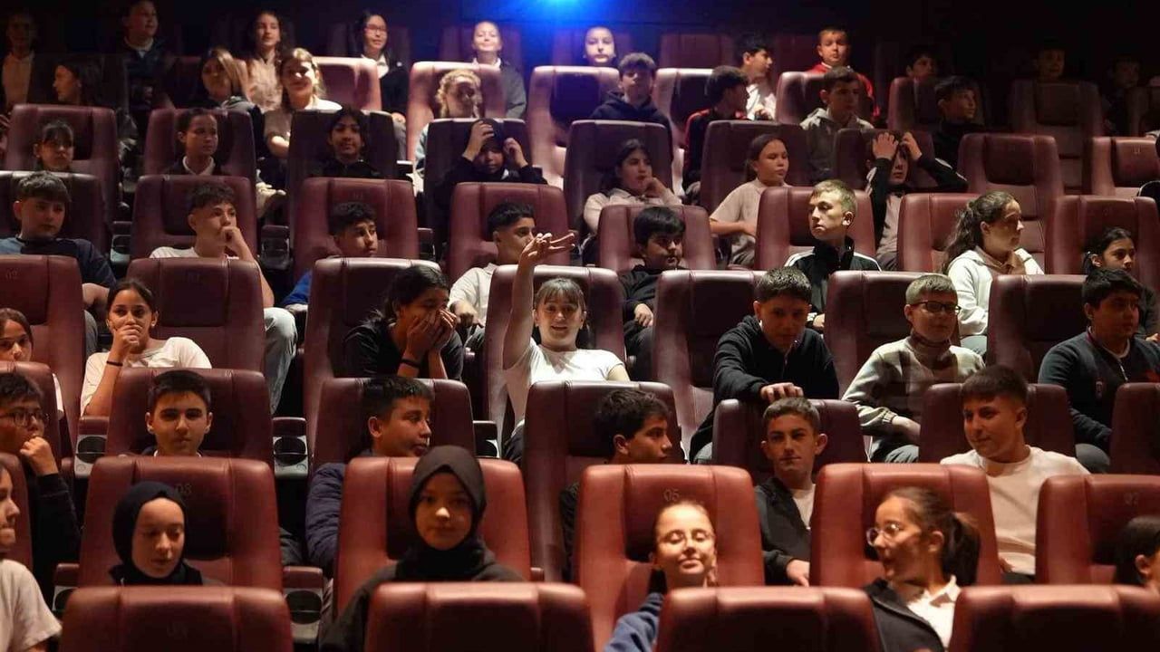 Düzce Belediyesi, Yenitaşköprü Ortaokulu öğrencileri için 'Şehzade' animasyon gösterimi düzenledi
