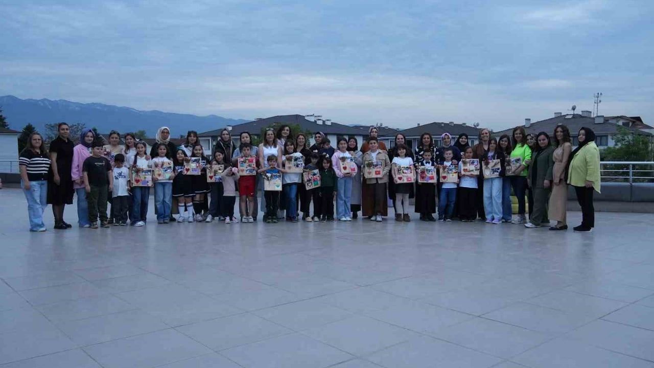 Düzce Çocuk Üniversitesi’nde Anneler Günü: 'Annemle Birlikte En Güzel Gün' Etkinliği