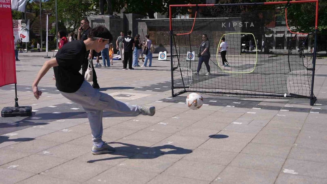 Düzce'de 19 Mayıs: Anıtpark'ta Gençlik Haftası spor ve sergi etkinlikleri