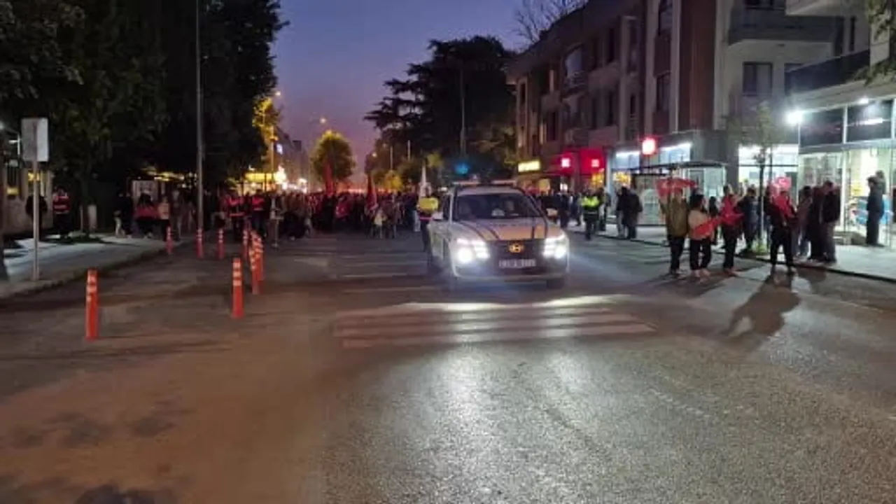 Düzce’de 19 Mayıs Coşkusu Fener Alayıyla Başladı