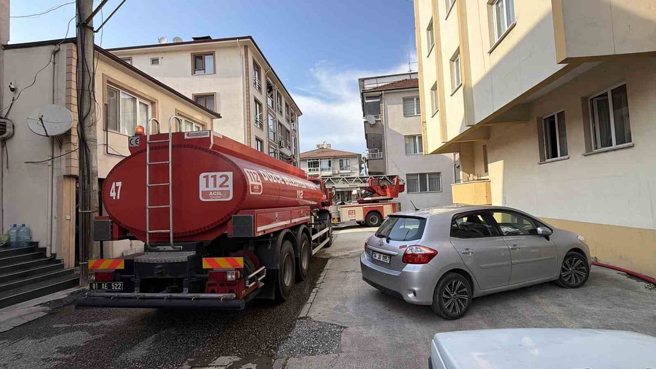 Düzce'de boş dairede yangın: İtfaiye müdahalesiyle kontrol altına alındı
