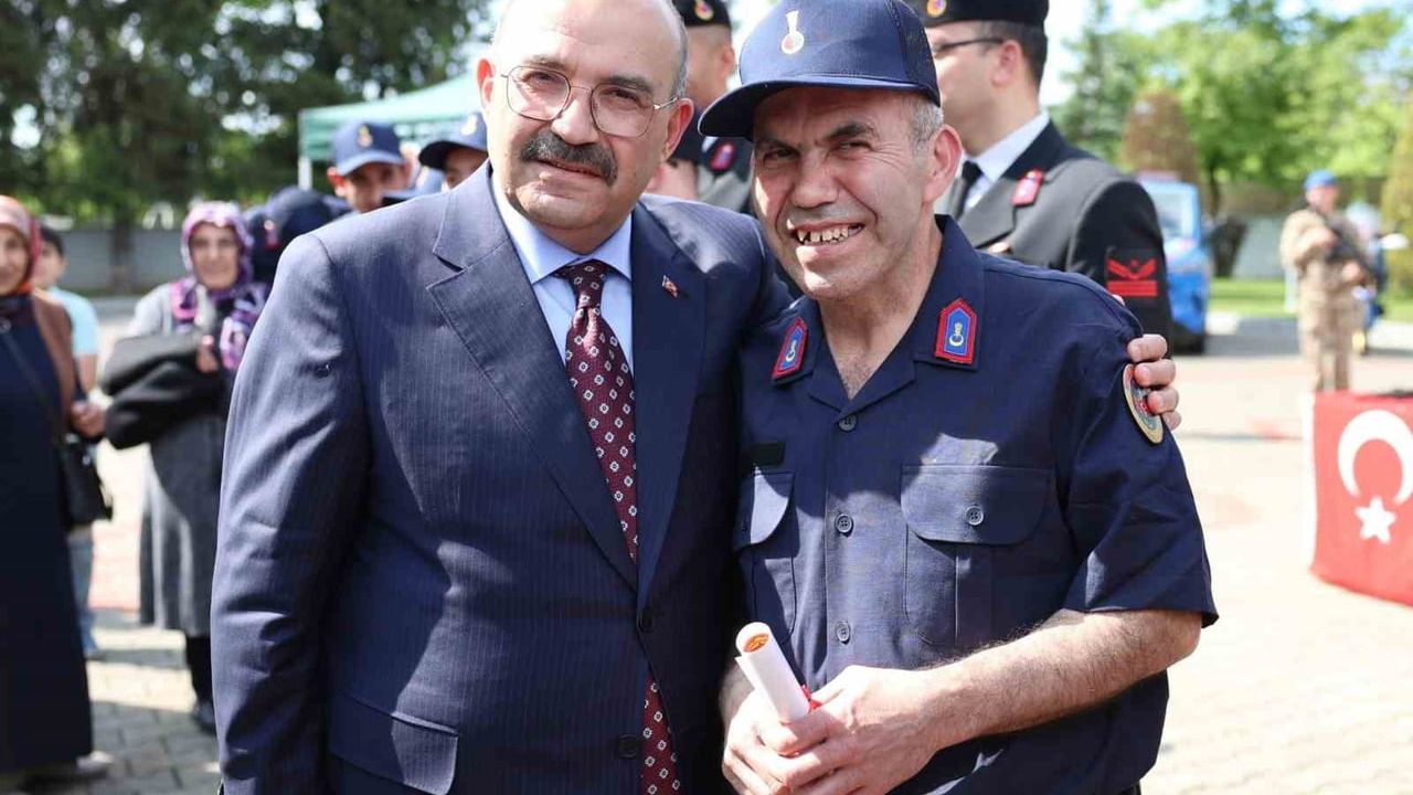 Düzce'de Engelliler Haftası'nda temsili askerlik yemin töreni: Özel bireylere terhis belgesi verildi