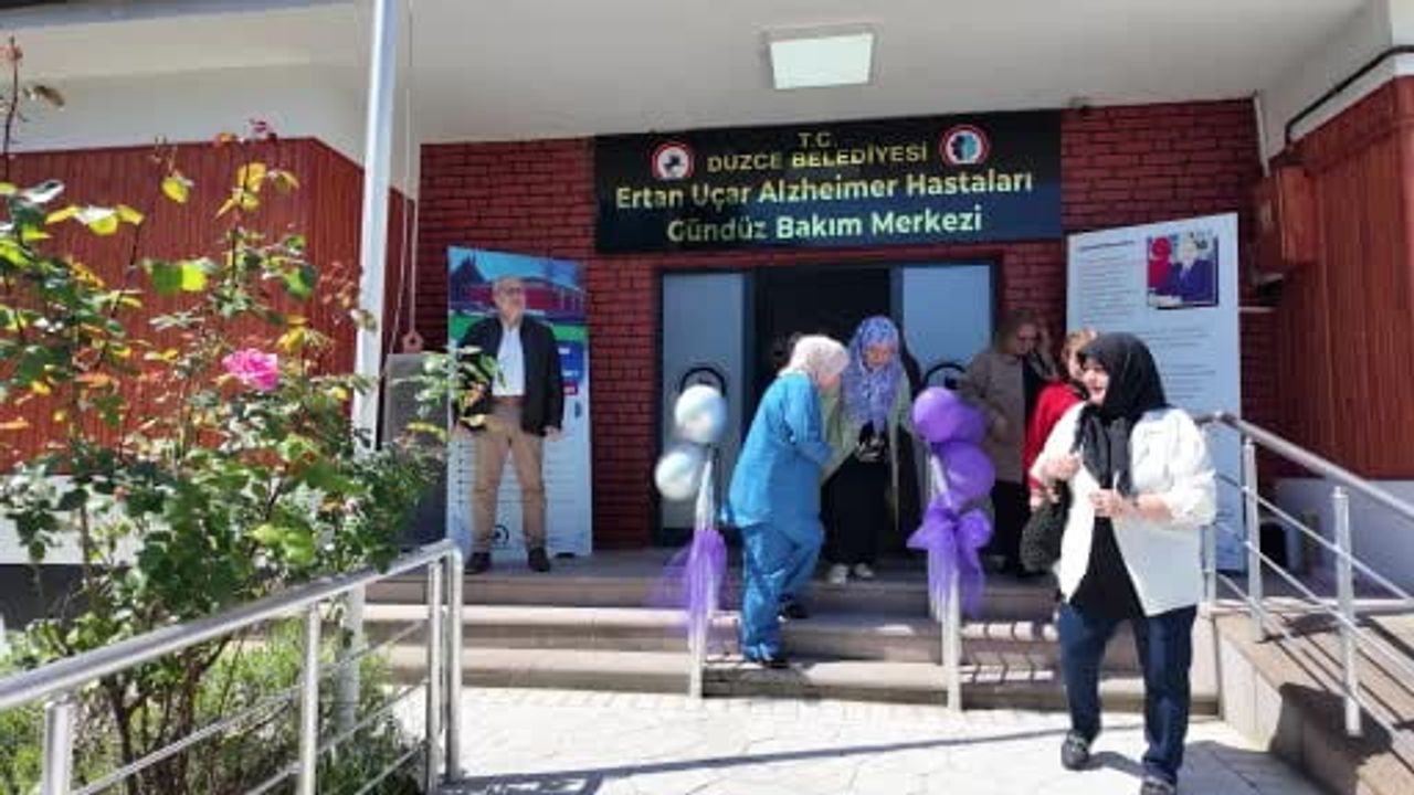 Düzce’de Ertan Uçar Alzheimer Gündüz Bakım Merkezi’nde anlamlı Anneler Günü etkinliği