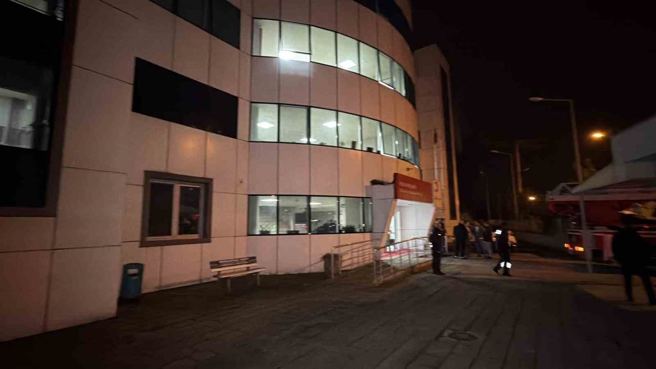 Düzce'de Kızılay Akçakoca Huzurevi'nde asansör kaynaklı yangın kontrol altına alındı