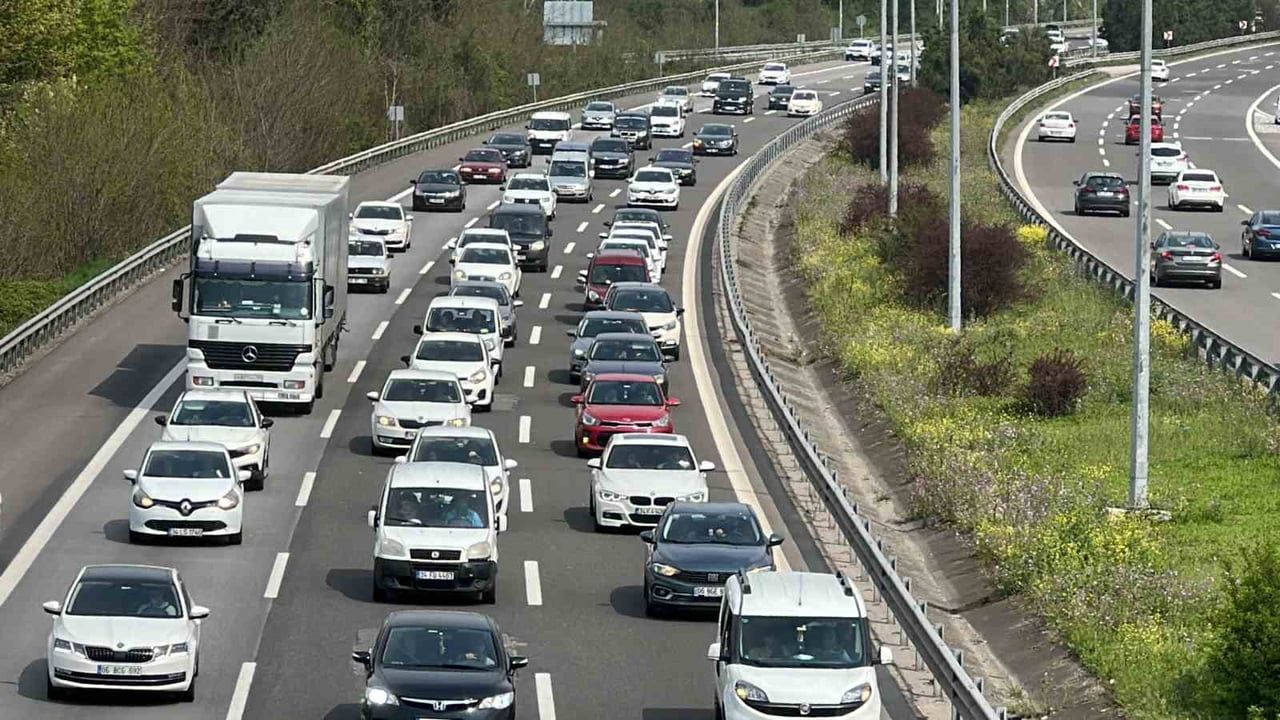 Düzce’de trafiğe kayıtlı araç sayısı Nisan 2026'de 164 bin 556 oldu