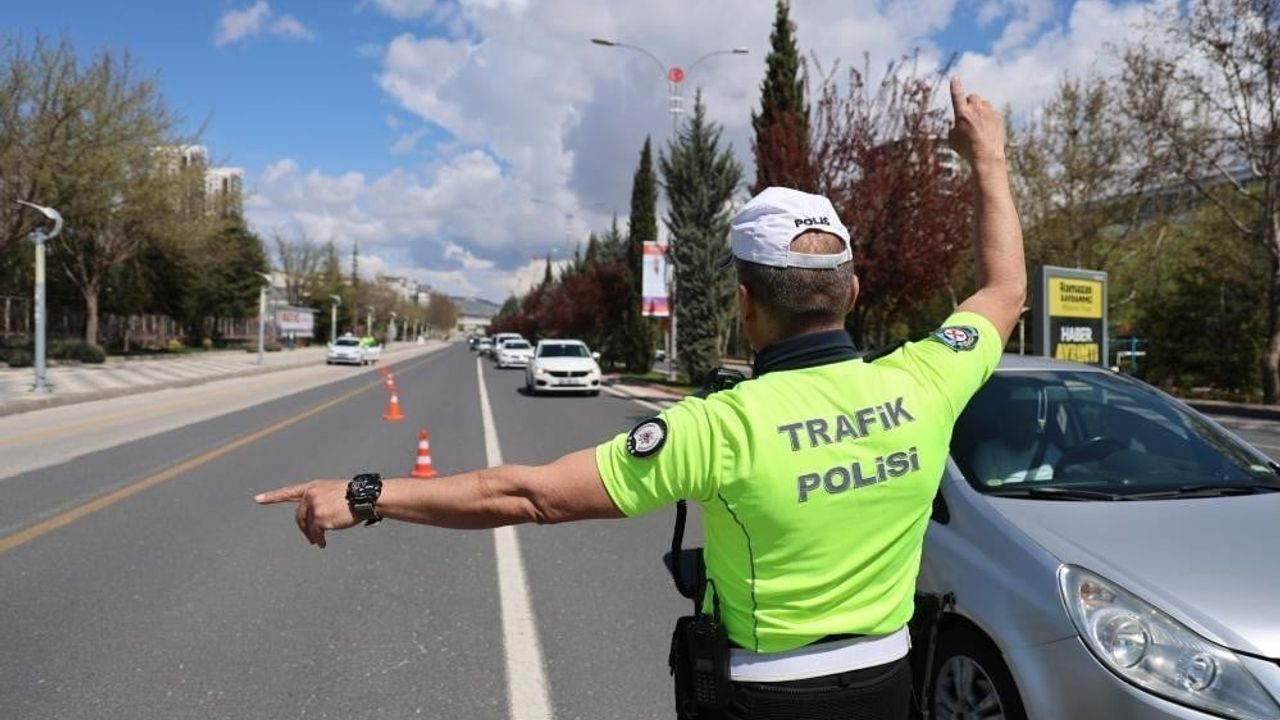 Düzce'de Trafik Denetimleri: 1.325 Sürücüye Ceza, 129 Araç Trafikten Men Edildi