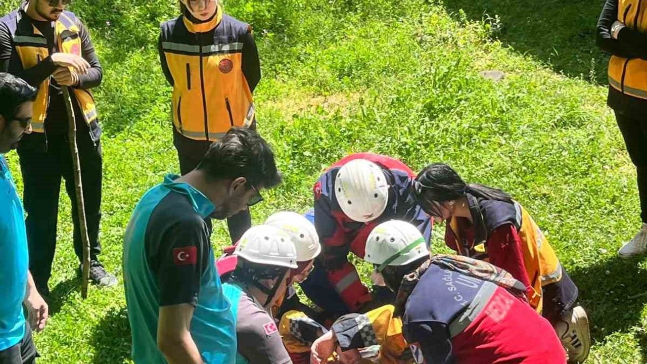 Düzce'de UMKE ile Medikal Kurtarma Eğitimi ve Saha Tatbikatı Yapıldı