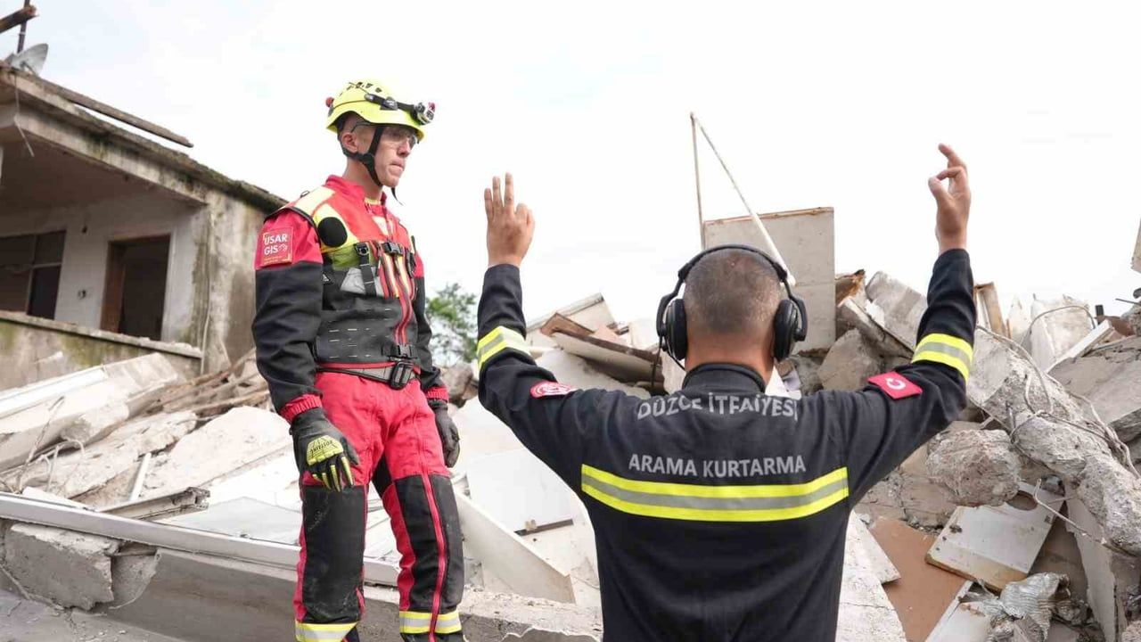 Düzce İtfaiyesi'ne Fransa'dan arama-kurtarma desteği: GIS-FRANCE'tan vibrophone bağışı ve ortak tatbikat