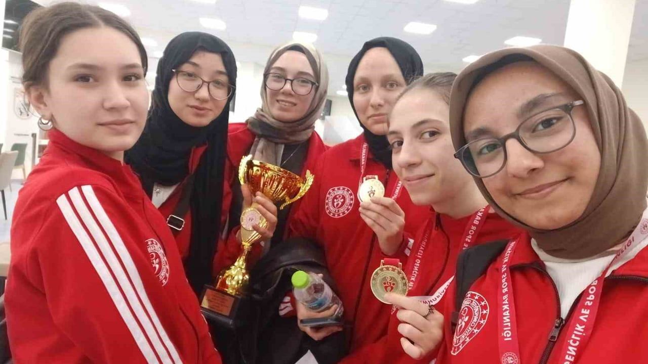 Düzce Mehmet Akif İnan Hafız AİHL, Okul Sporları Tabanca Gençler A Kız Türkiye Şampiyonu