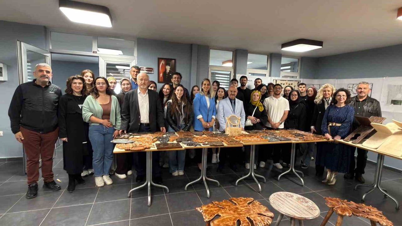 Düzce Üniversitesi'nde İç Mekan Tasarımı Öğrenci Projeleri Yıl Sonu Sergisi açıldı