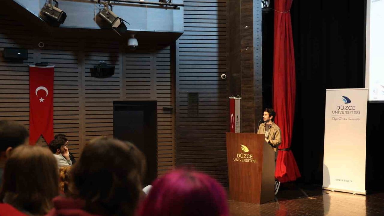 Düzce Üniversitesi'nde 'Sesin Yolculuğu' konferansı: Radyo, podcast ve ses kullanımında uygulamalı eğitim