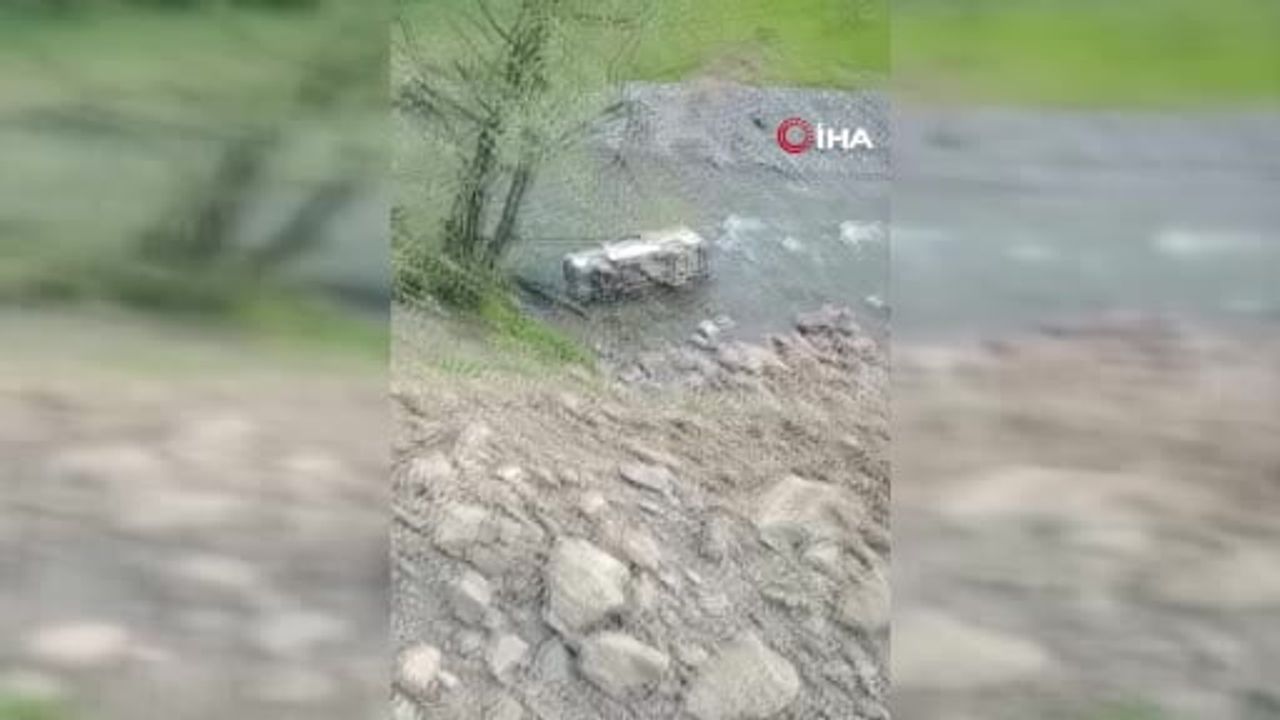 Düzce Yığılca'da dereye düşen minibüsün şoförü yaşamını yitirdi