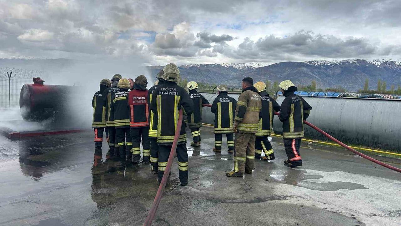 EBYÜ Öğrencilerine Belediyenin İtfaiye Eğitim Merkezi'nde Uygulamalı İtfaiyecilik Eğitimi