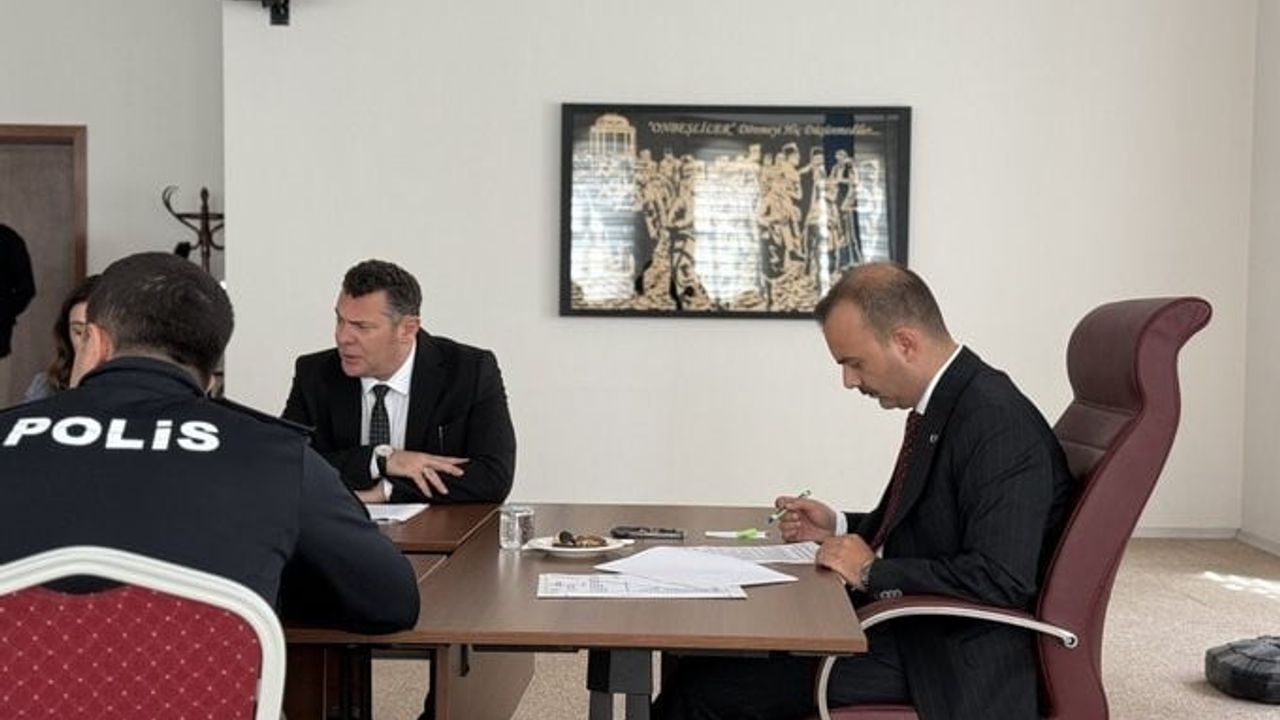 Eceabat’ta Orman Yangınlarıyla Mücadele Komisyon Toplantısı: Hazırlık ve Koordinasyon Kararları