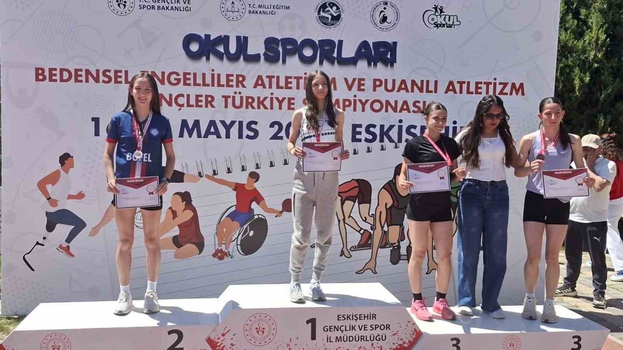 Ecem Uygun, Gençler Türkiye Şampiyonası'nda çifte derece: 400 m ikinciliği, 300 m engellide üçüncülük