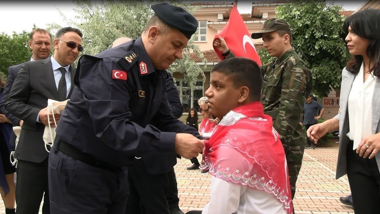 Edirne'de Engelliler Haftası'nda Temsili Asker Kınası: Özel Bireyler Uğurlandı