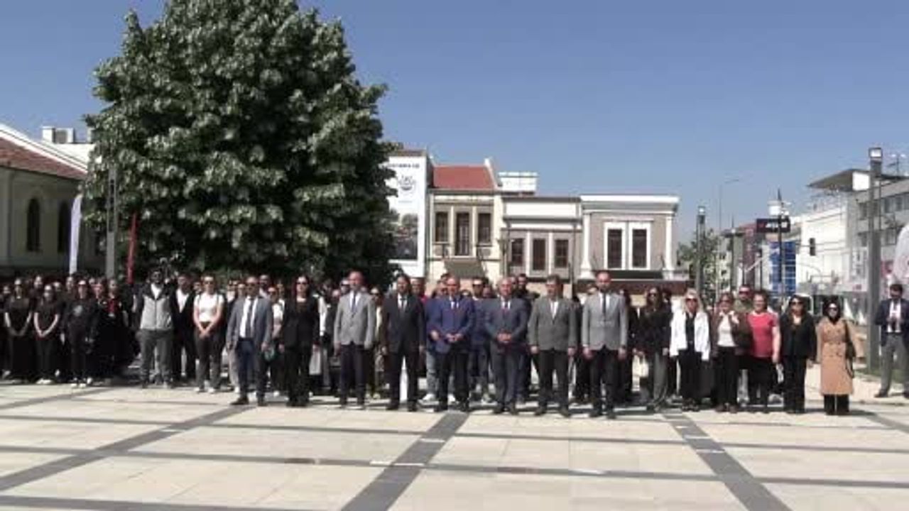 Edirne'de Gençlik Haftası Töreni Atatürk Heykeli Önünde Yapıldı