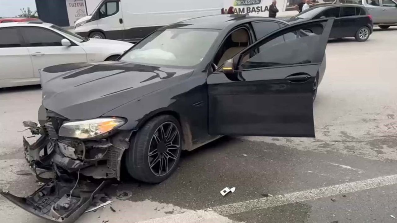 Edirne'de Kuvayi Milliye Bulvarı'nda iki otomobil çarpıştı: 1 yaralı