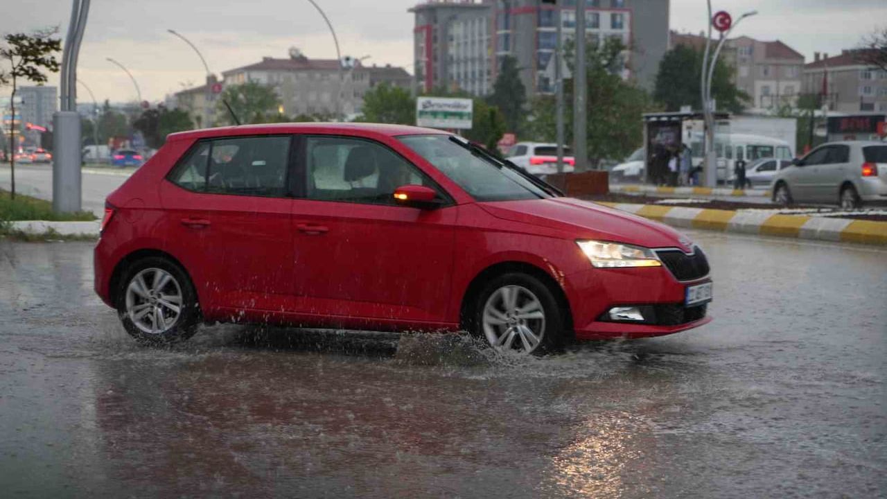 Edirne'de Sağanak Etkili Oldu: Trafikte Zorluklar ve Altyapı Gözlemleri