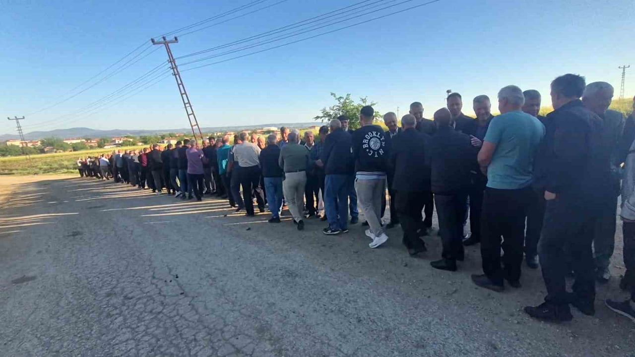 Edirne Küplü'de Asırlık Mezarlıkta Bayramlaşma Geleneği Bu Kurban Bayramı'nda da Sürdü
