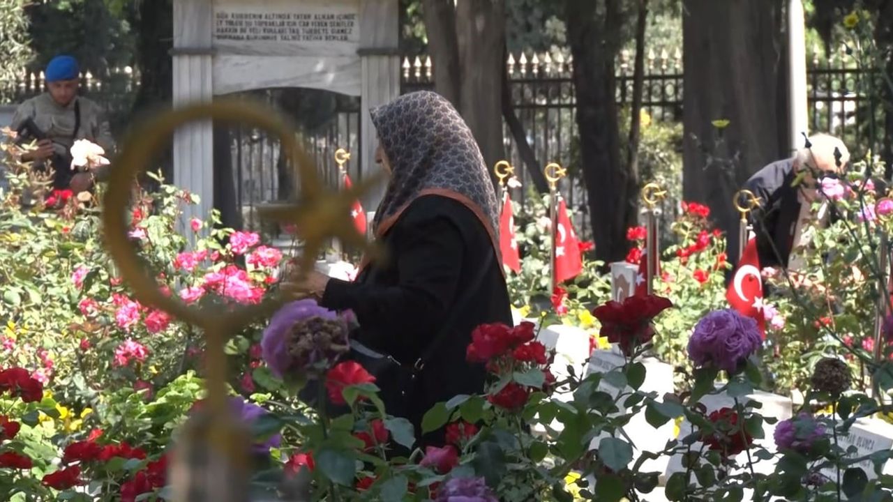 Edirnekapı Şehitliği'nde hüzünlü Kurban Bayramı arefesi