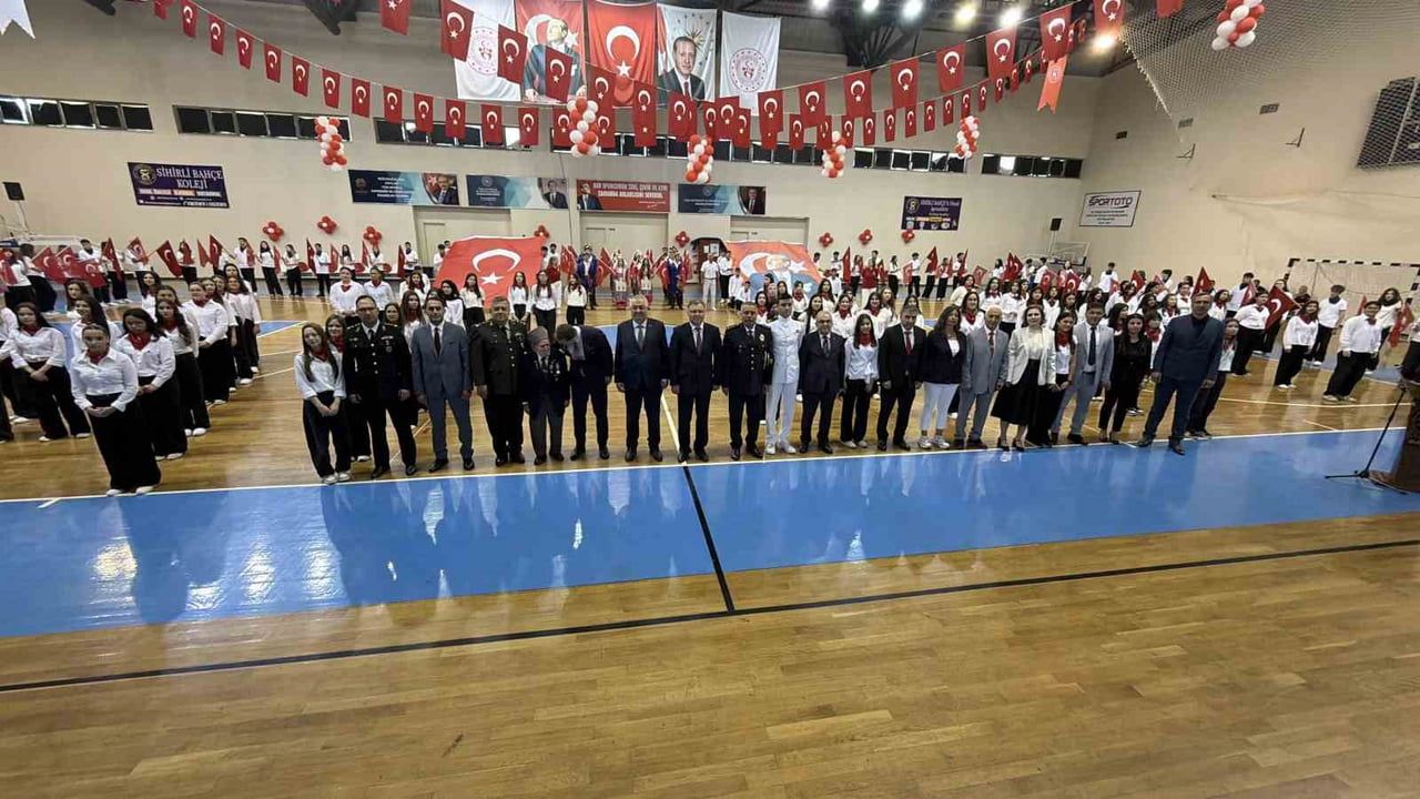 Edremit'te 19 Mayıs coşkusu: kortej, resmi tören ve spor gösterileri