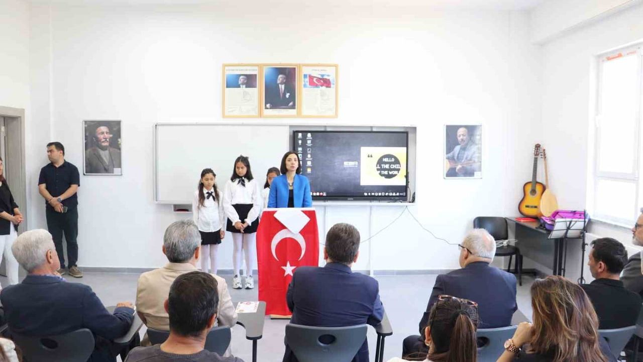 Edremit'te Avcılar Zehra Ferhatoğlu Okulu'na Modern Dil Laboratuvarı Açıldı