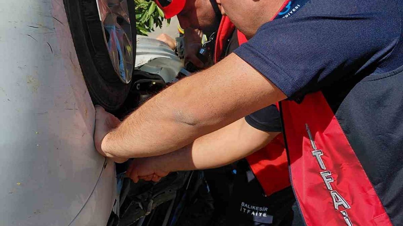 Edremit'te kontrolü kaybeden otomobil savruldu: 1 ölü, 3 yaralı
