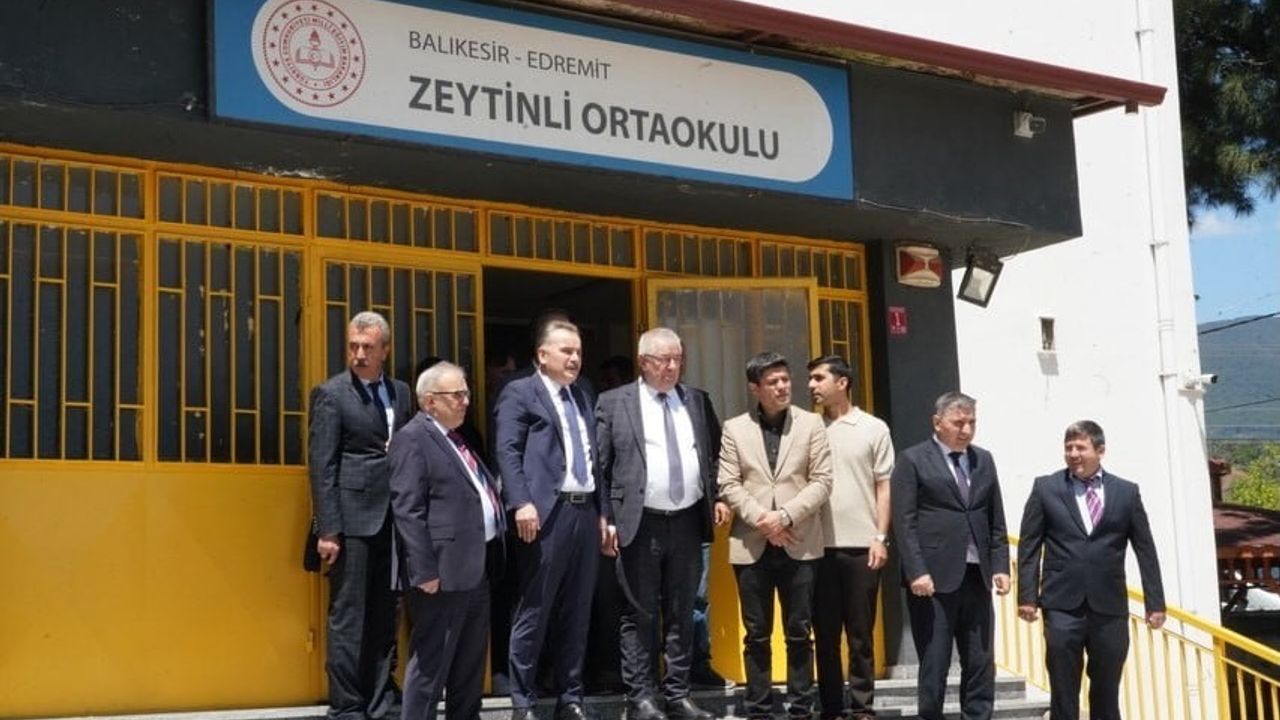 Edremit'te Zeytinli Ortaokulu'na Yeni Kütüphane: Belediyenin Eğitime Desteği Sürüyor