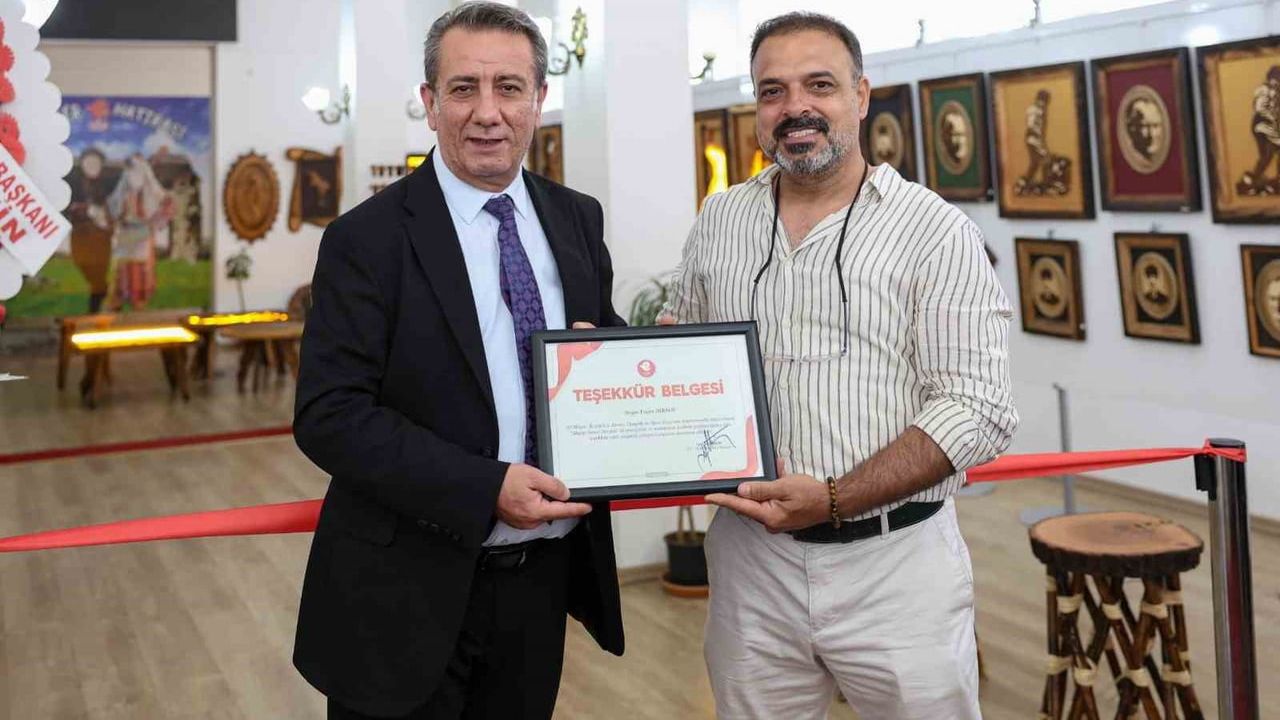 Efeler'de '19 Mayıs' Ahşap Sanat Sergisi: Başkan Anıl Yetişkin'den Destek