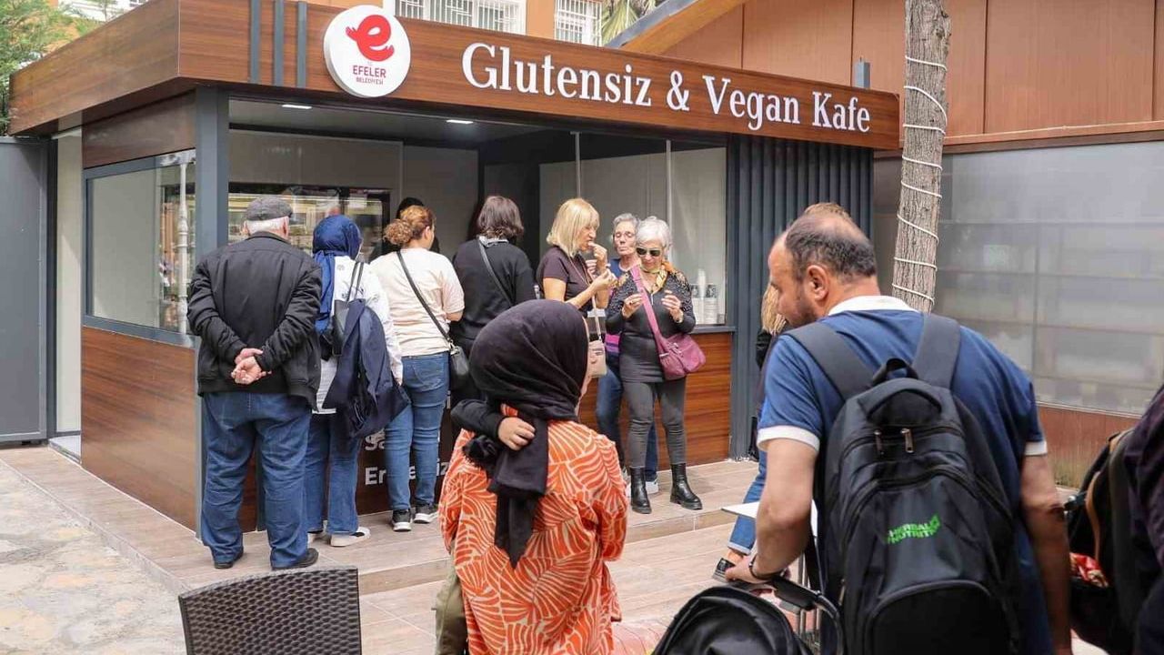 Efeler'de Glutensiz & Vegan Kafe: Çölyak Hastalarına Güvenli ve Sosyal Mekân