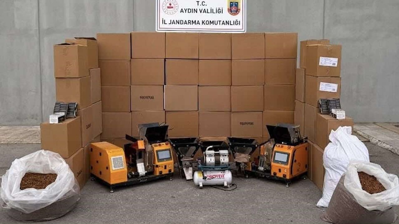 Efeler'de kaçak sigara imalathanesine baskın: Çok sayıda malzeme ele geçirildi