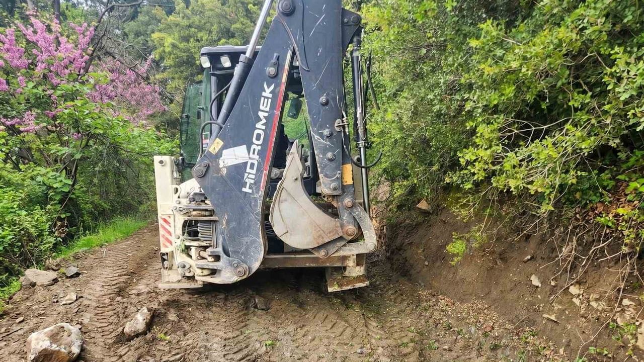 Efeler'de kırsal mahalle yollarında bakım ve onarım çalışmaları sürüyor