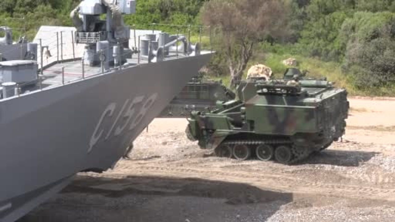 Efes-2026 tatbikatı hazırlıkları: TCG Ç-154 ve TCG Ç-158 ile yükleme ve amfibi eğitimleri devam ediyor